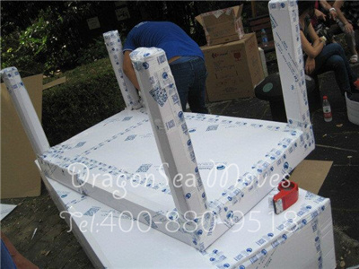 上海國際搬家到日本，頂著烈日包裝，同志們辛苦了